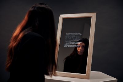 Image of a lady looking to the virtual mirror.