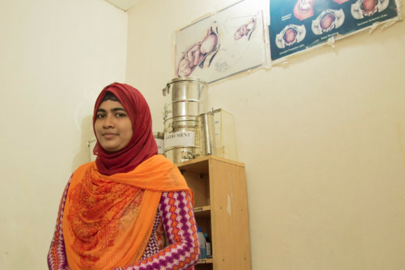 Image of Tania in a Bangladeshi medical facility.
