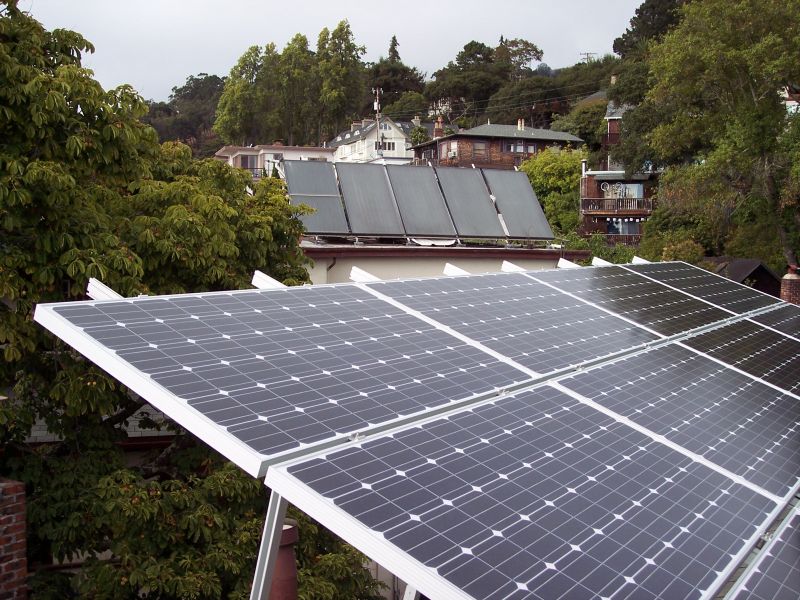 Building solar energy panels