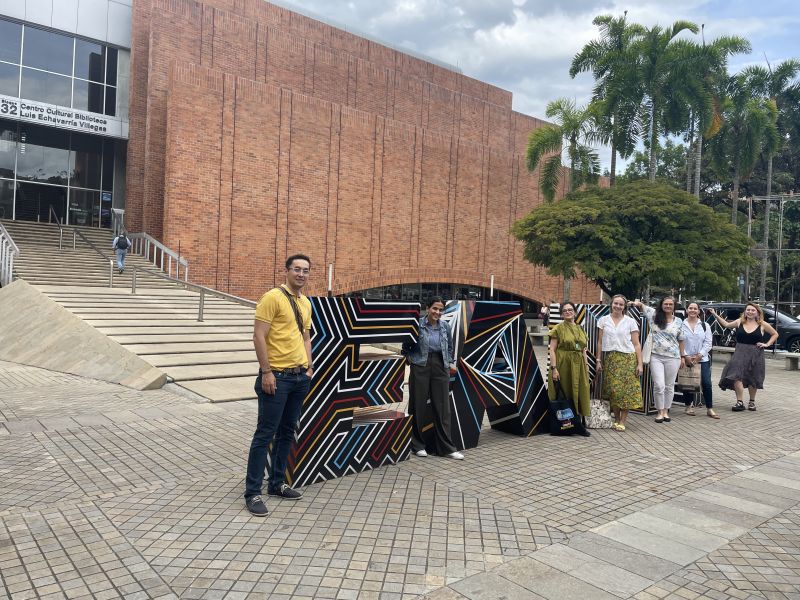 A group of people standing next to gigantic letters "EAFIT"