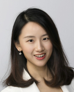 A headshot of Vivian Zhou.