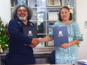 University of Melbourne Dr Viliamu Iese and National University of Samoa Vice-Chancellor Professor Tuifuisa’a Patila Malua Amosa.