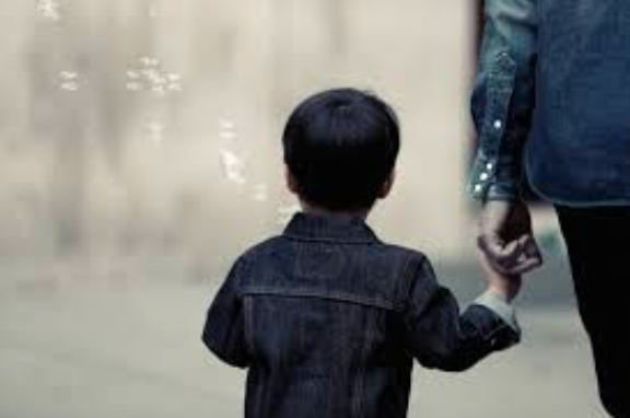 When doctors and parents disagree - Child holding a parent's hand