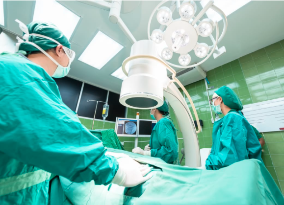 Image of doctors in an operating theatre during a surgery.
