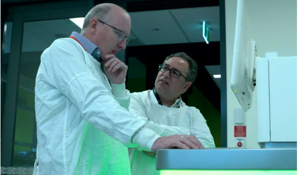 Image of Professor Sean Grimmond and Professor Alex Boussioutas in a lab.