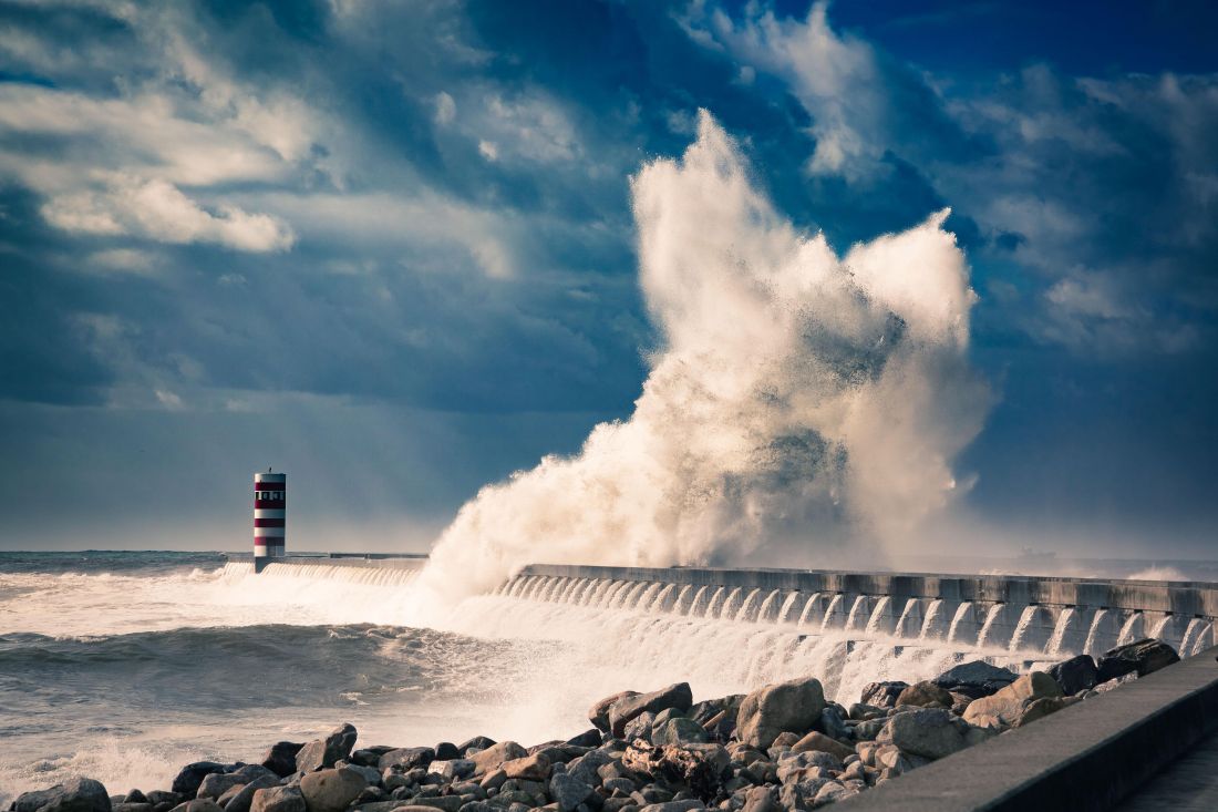 Image of extreme ocean waves.