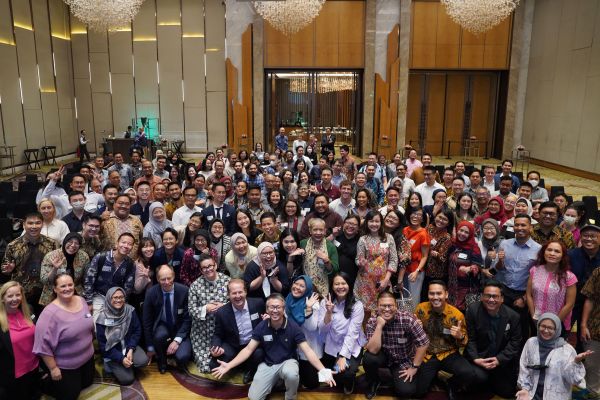 Attendees at the Jakarta Alumni Reception.