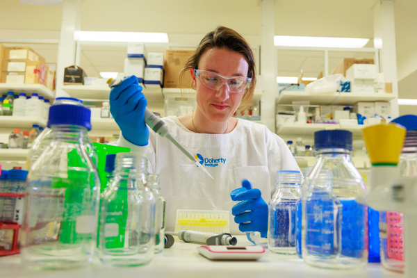 A female researcher conducting research in the lab.