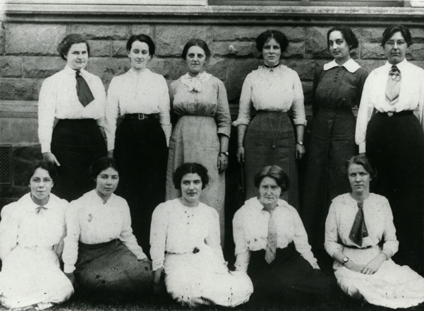 Fig 13: Women biology students, University of Melbourne. (UMA 1993.0181.00002) Women biology students, University of Melbourne. (UMA 1993.0181.00002)