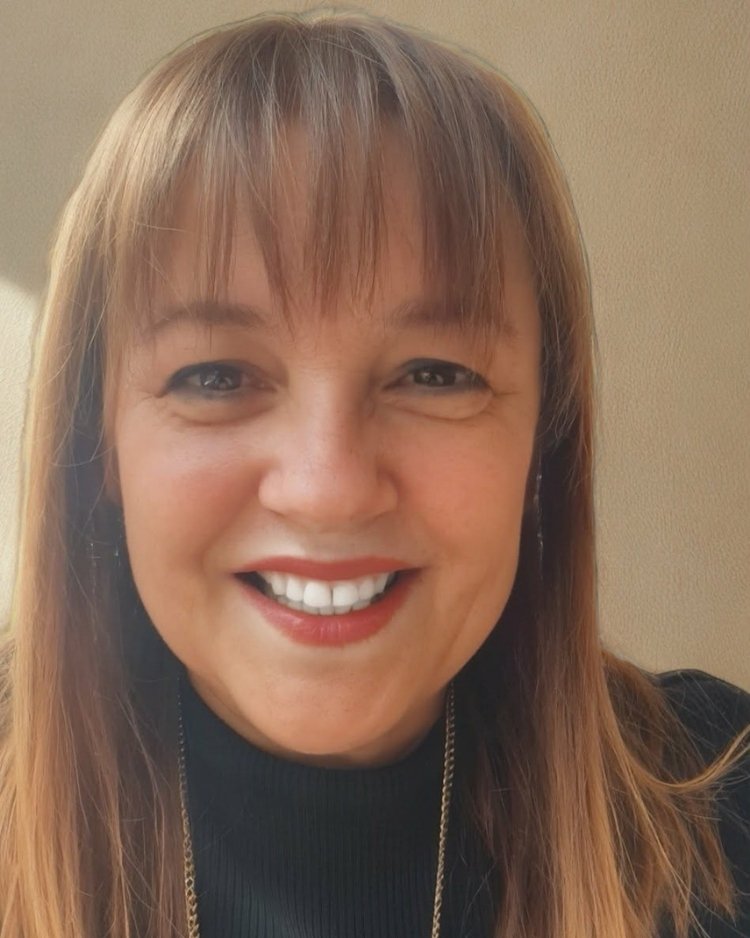Headshot of Claudia Kardaras