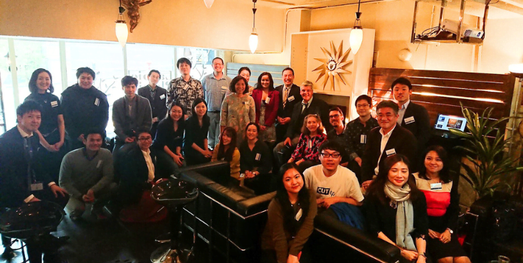 A large group of alumni smiling to camera at a Japan Alumni Association event.
