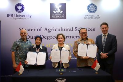 L-R : Prof Frank Vetere, Pro Vice-Chancellor (Global), Prof Moira O’Bryan, Dean -  Faculty of Science, Prof. Dr. Eni Harmayani: Dean, Faculty of Agricultural Technology - Universitas Gadjah Mada (UGM), Tim Stapleton - Minister counsellor for Governance and Human Development at Australian embassy Jakarta. Picture: University of Melbourne