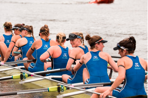 Image of University of Melbourne women's crew rowing.
