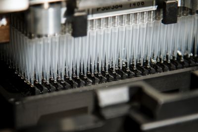 Genomic sequencing in a lab setting