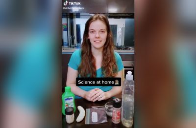 PhD Student, Jennifer Habel from University of Melbourne Professor Katherine Kedzierska’s laboratory, revealing on Tik Tok how to extract DNA from a banana.